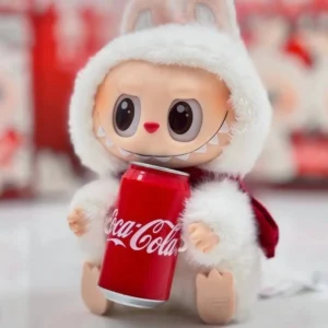 ⁦لعبة لابوبو نسخة كوكاكولا – Labubu Coca⁩ - الصورة ⁦7⁩
